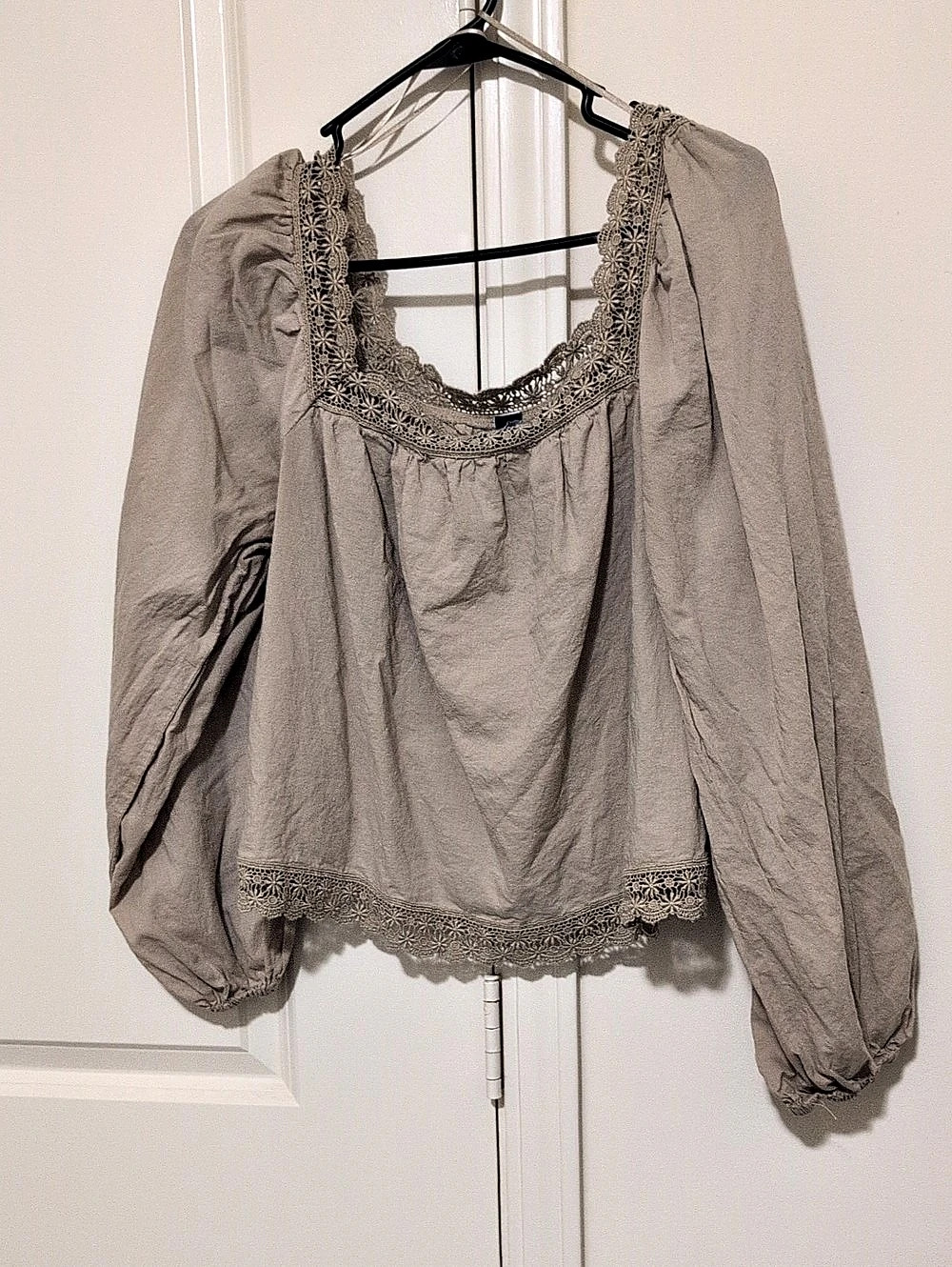 Old Navy Lace Trim Long Sleeve Blouse in Khaki Size Small